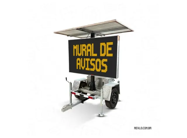 Painel de mensagem variável móvel completo, sobre a carretinha, com as placas solares abertas
